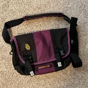 Timbuk2 Classic Medium Messenger Bag Black/Purple